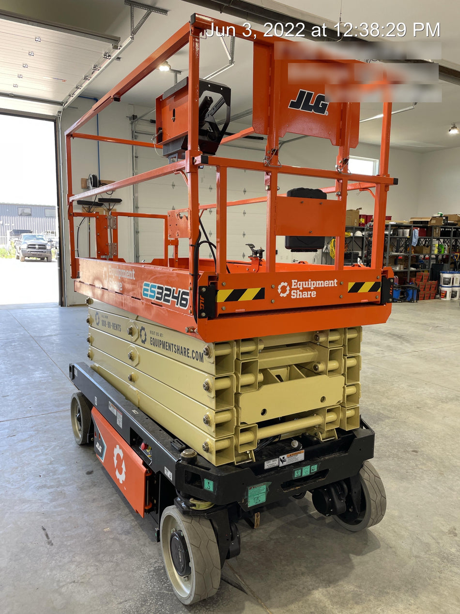 2022 JLG ES3246
