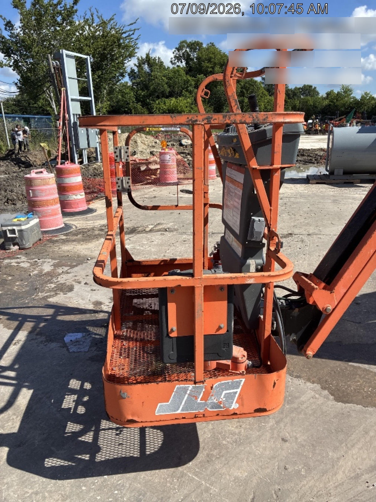 2016 JLG E450AJ