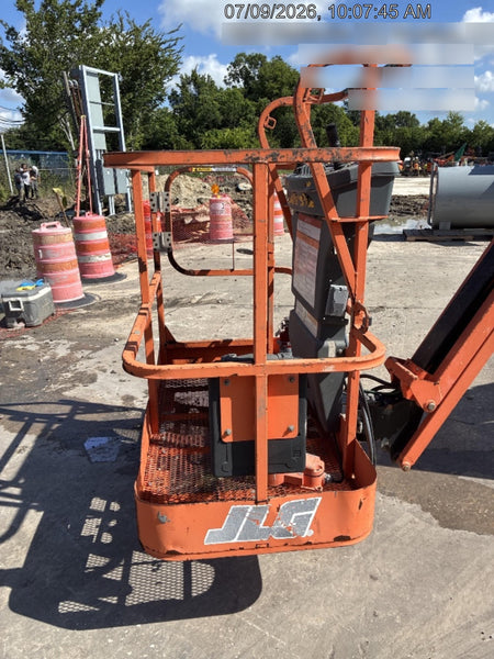 2016 JLG E450AJ