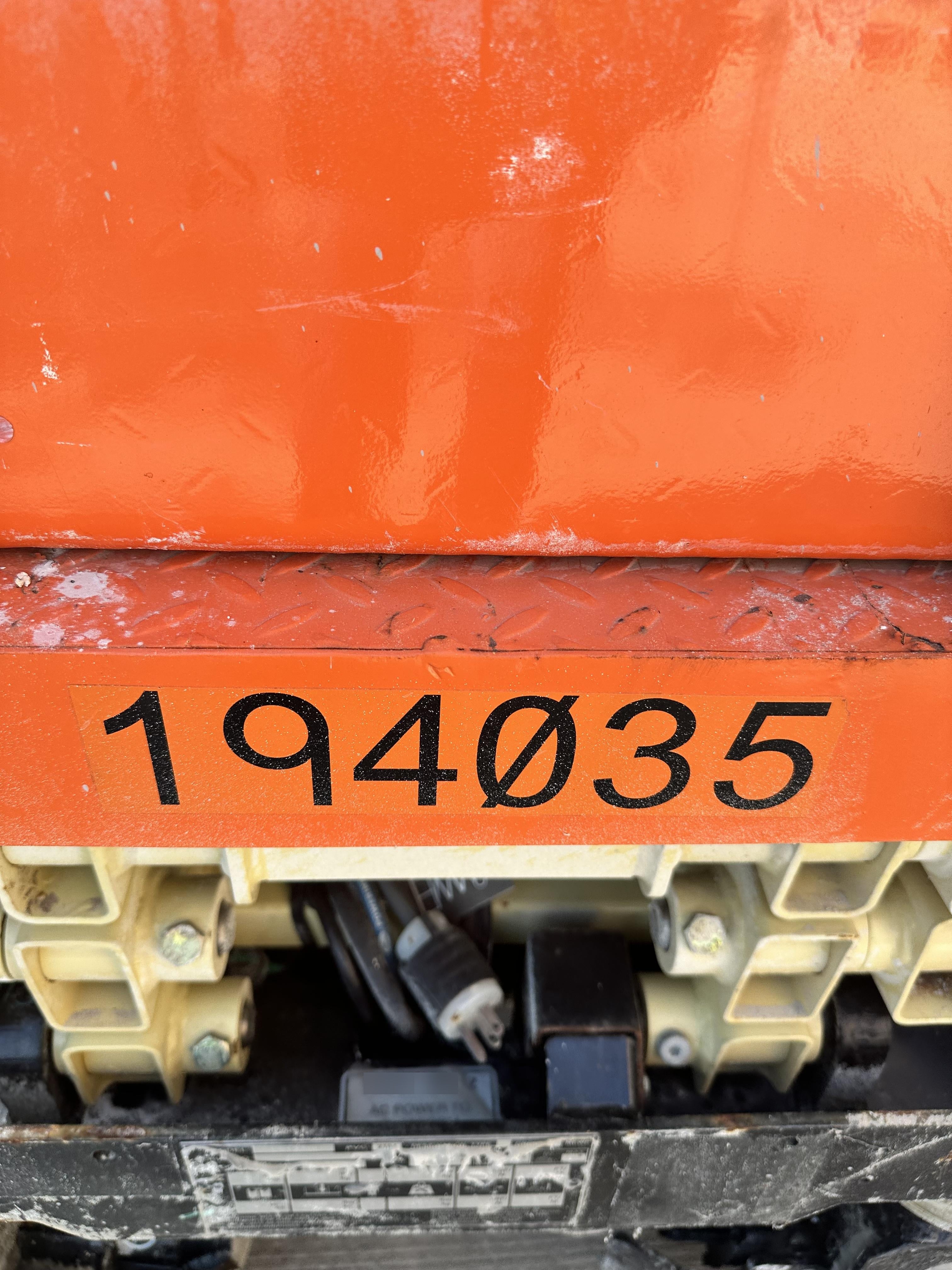 2021 JLG ES1330L