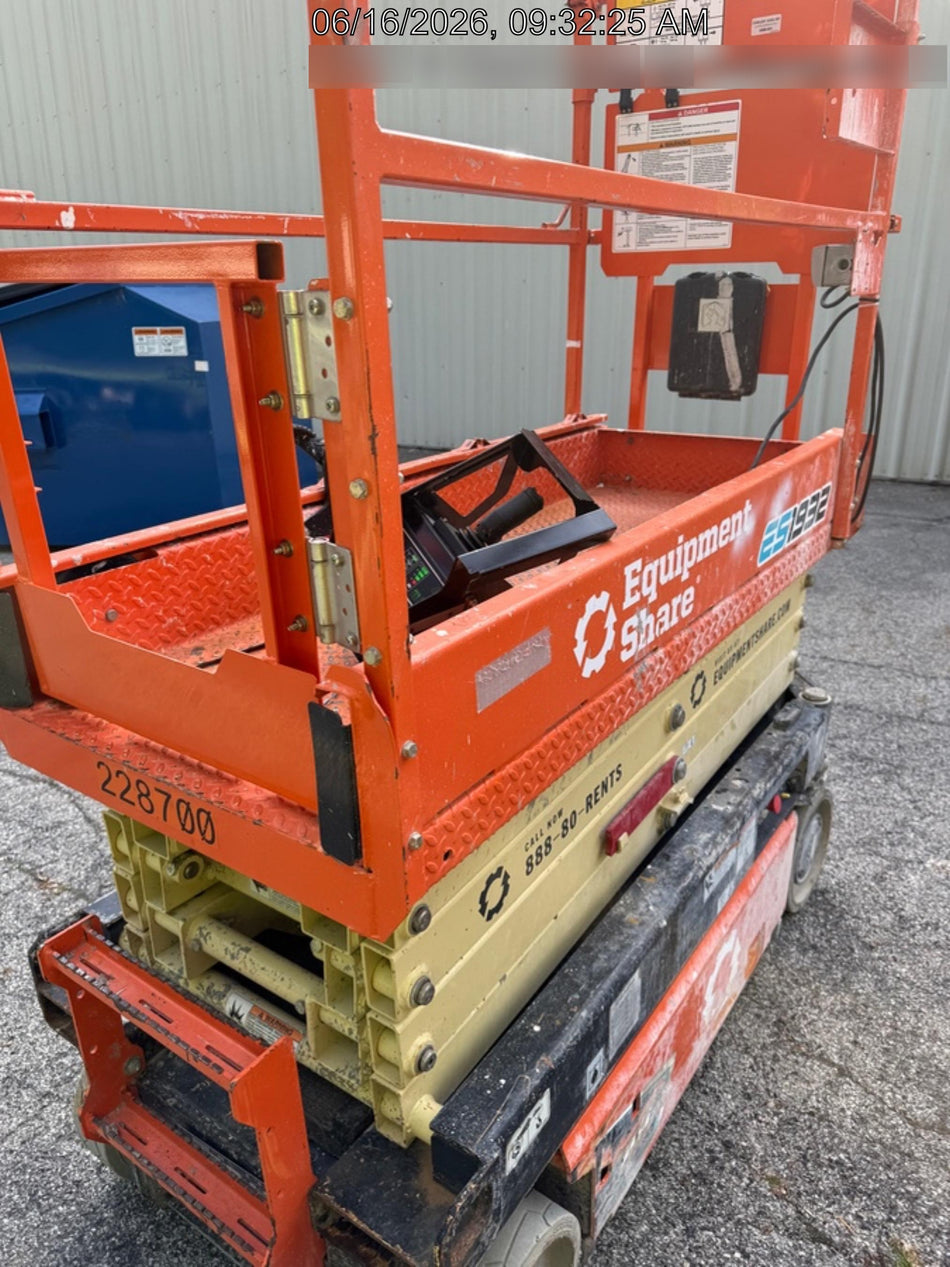 2022 JLG ES1932