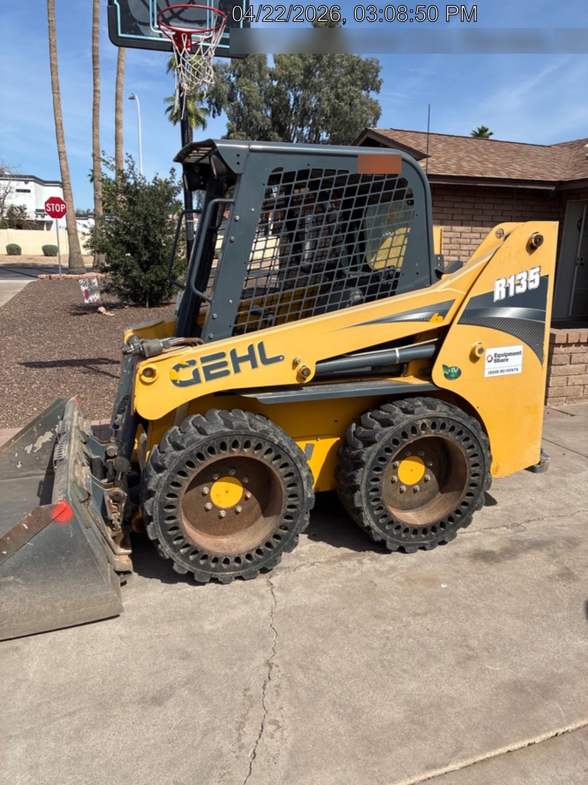 2016 GEHL R135