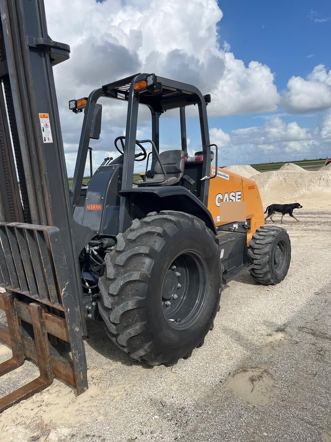 2023 CASE 588H