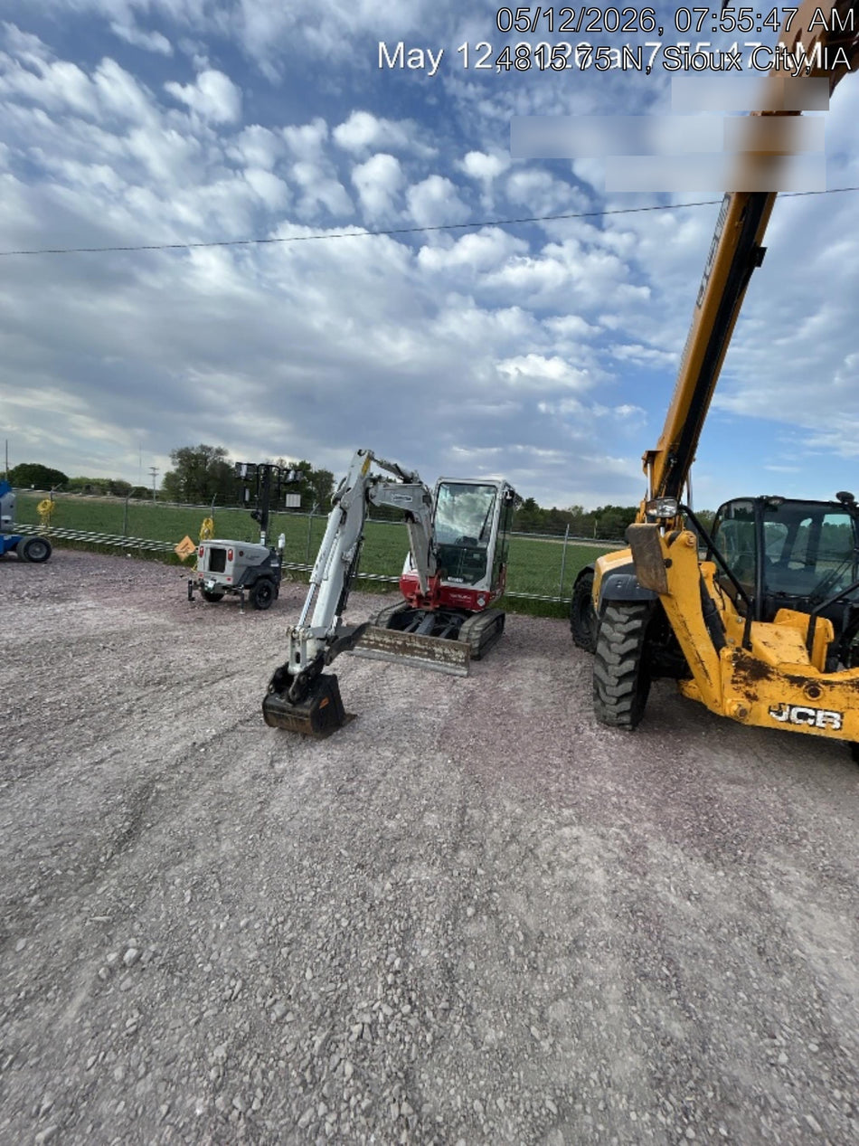 2022 TAKEUCHI TB235-2CR