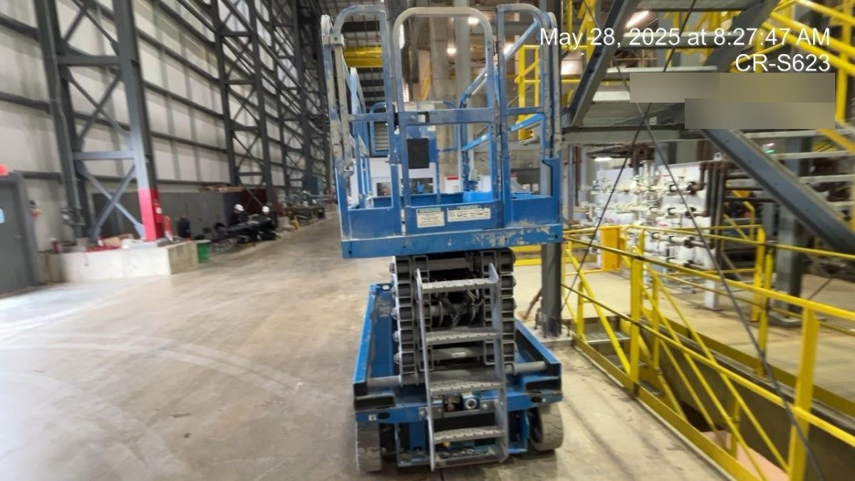 2019 Genie GS-4047 Folding rails with half height swing gate