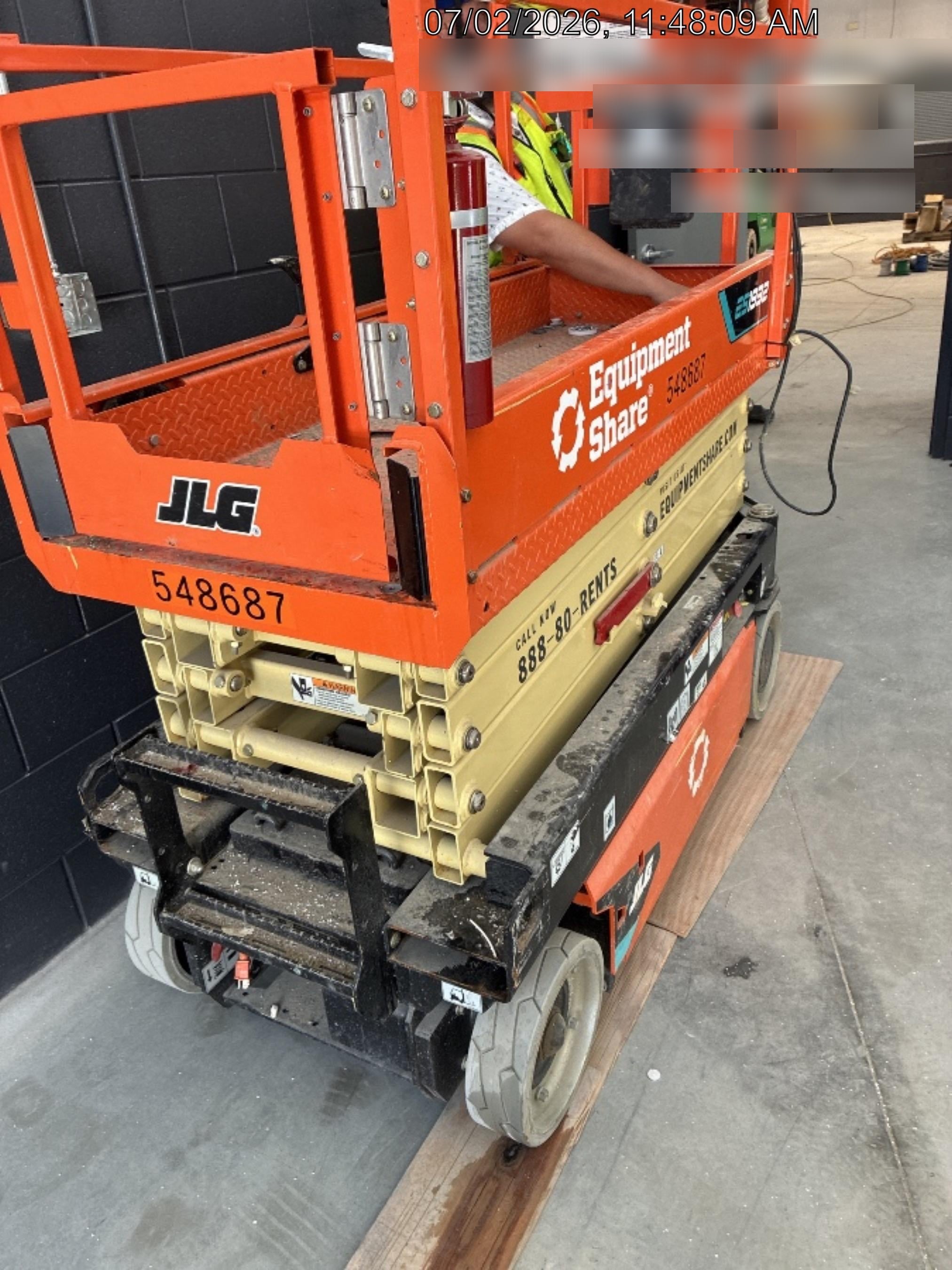 2025 JLG ES1932
