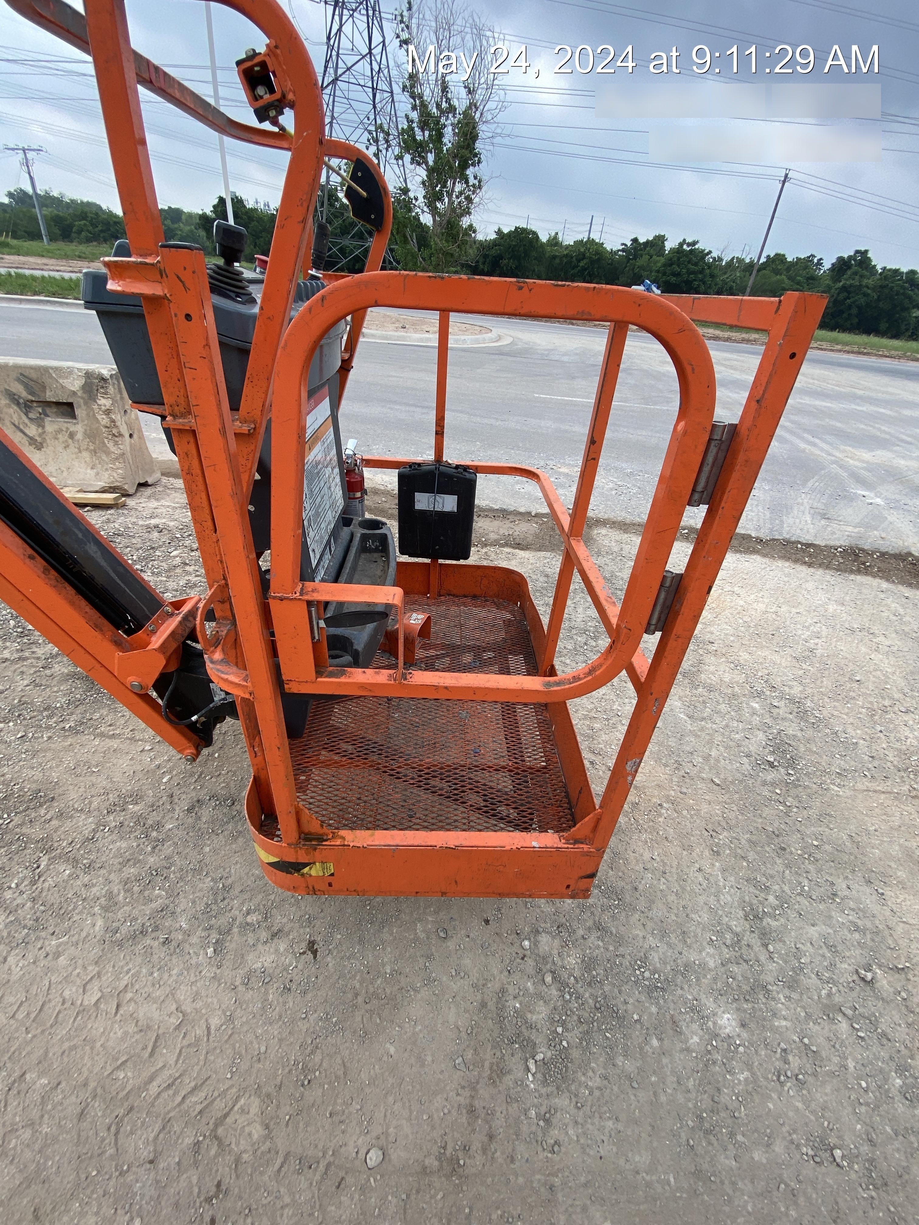 2022 JLG E300AJP