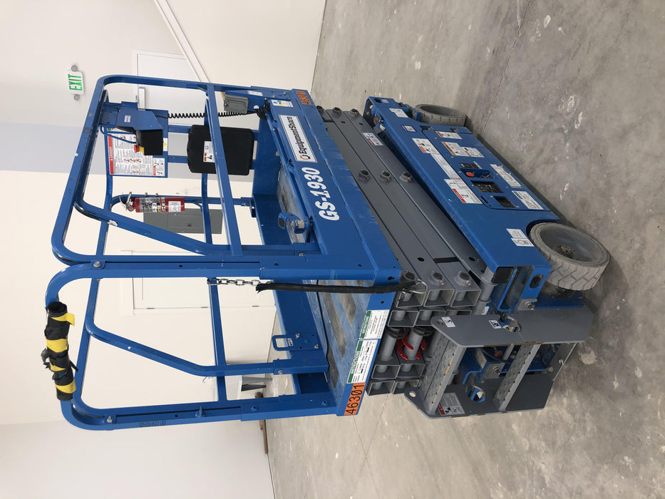 2019 Genie GS-1930 Fixed rails with chain Entry