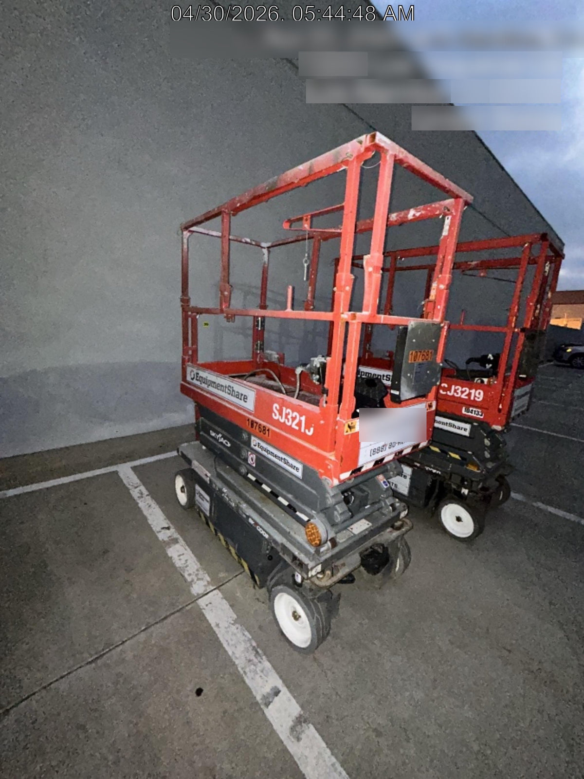 2020 Skyjack SJIII-3219 Solid NM Tires, Half height spring hinged entry gate, Dual Beacons, 800W Inverter