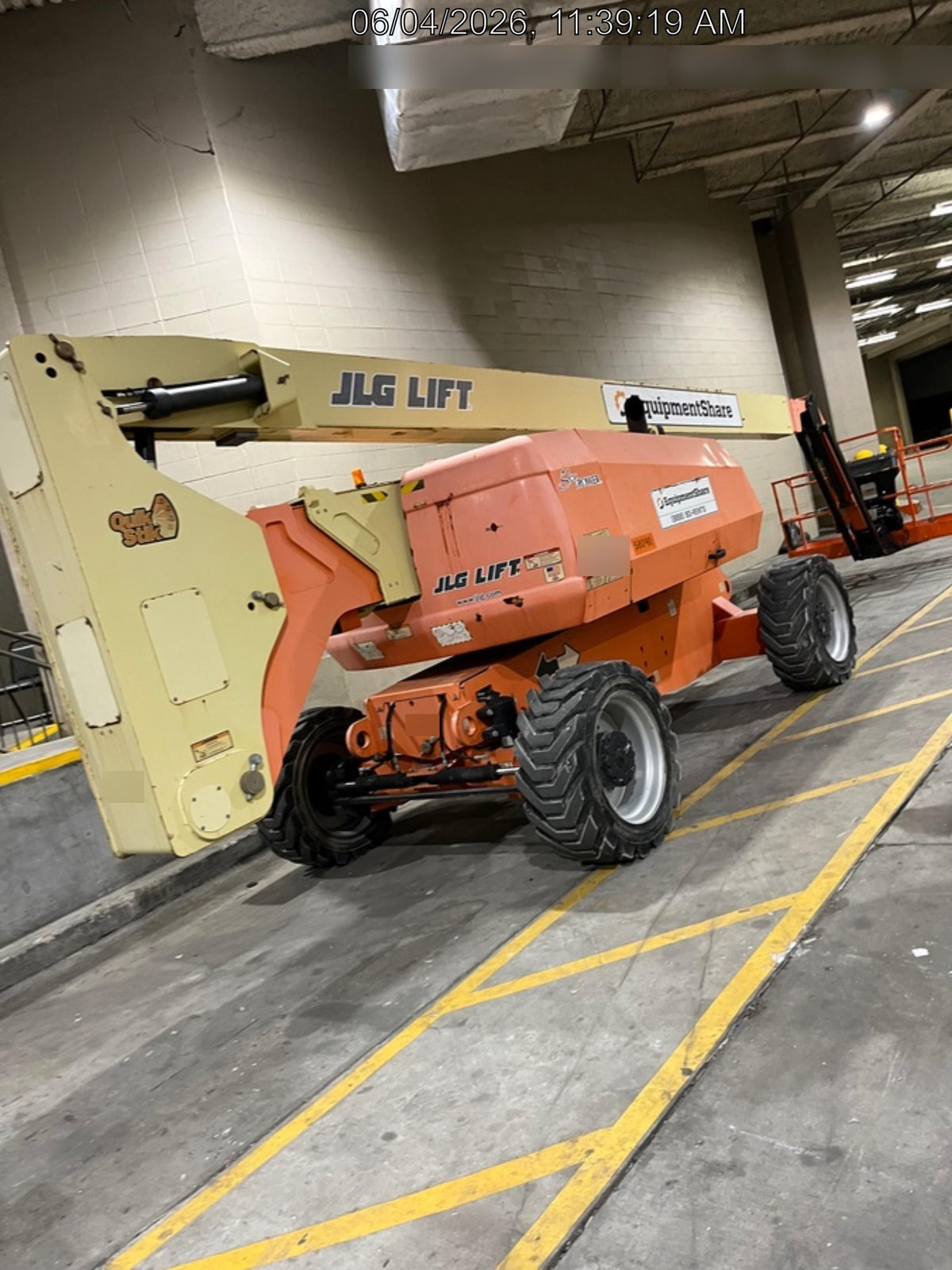 2019 JLG 800AJ
