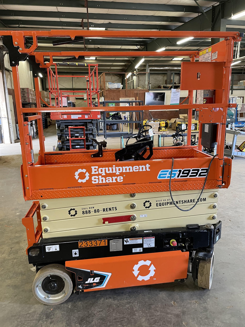 2022 JLG ES1932