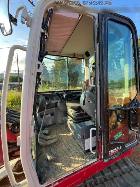2023 TAKEUCHI TB250-2CR