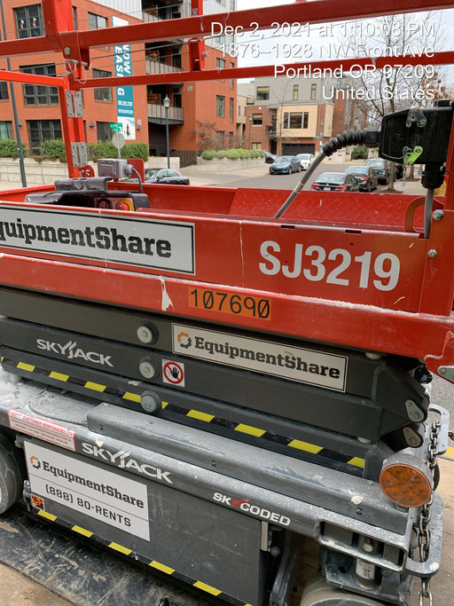 2020 Skyjack SJIII-3219 Solid NM Tires, Half height spring hinged entry gate, Dual Beacons, 800W Inverter