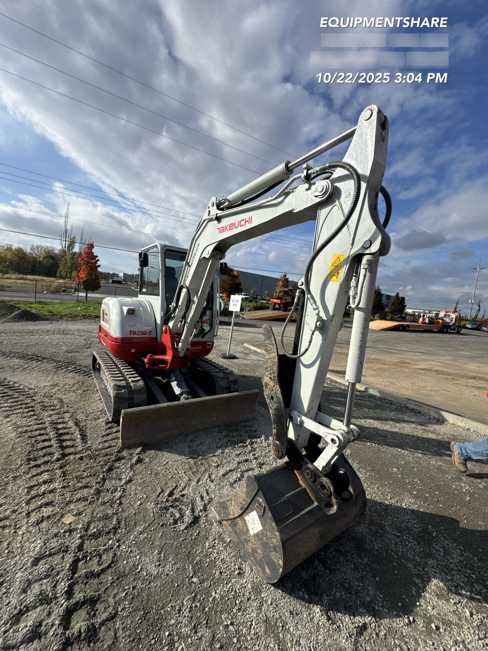 2025 TAKEUCHI TB250-2CR