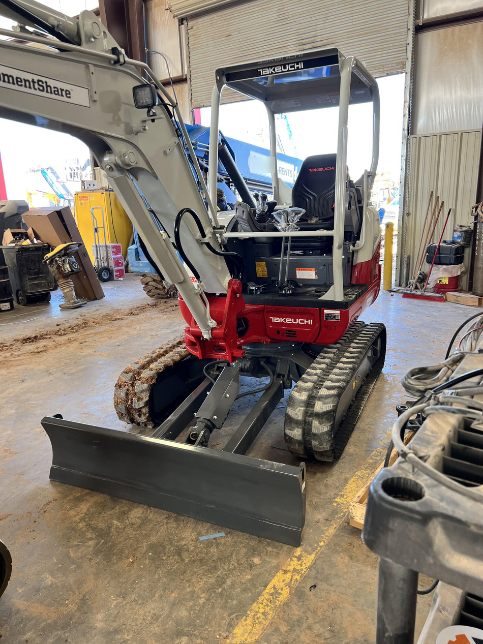 2022 TAKEUCHI TB235-2R