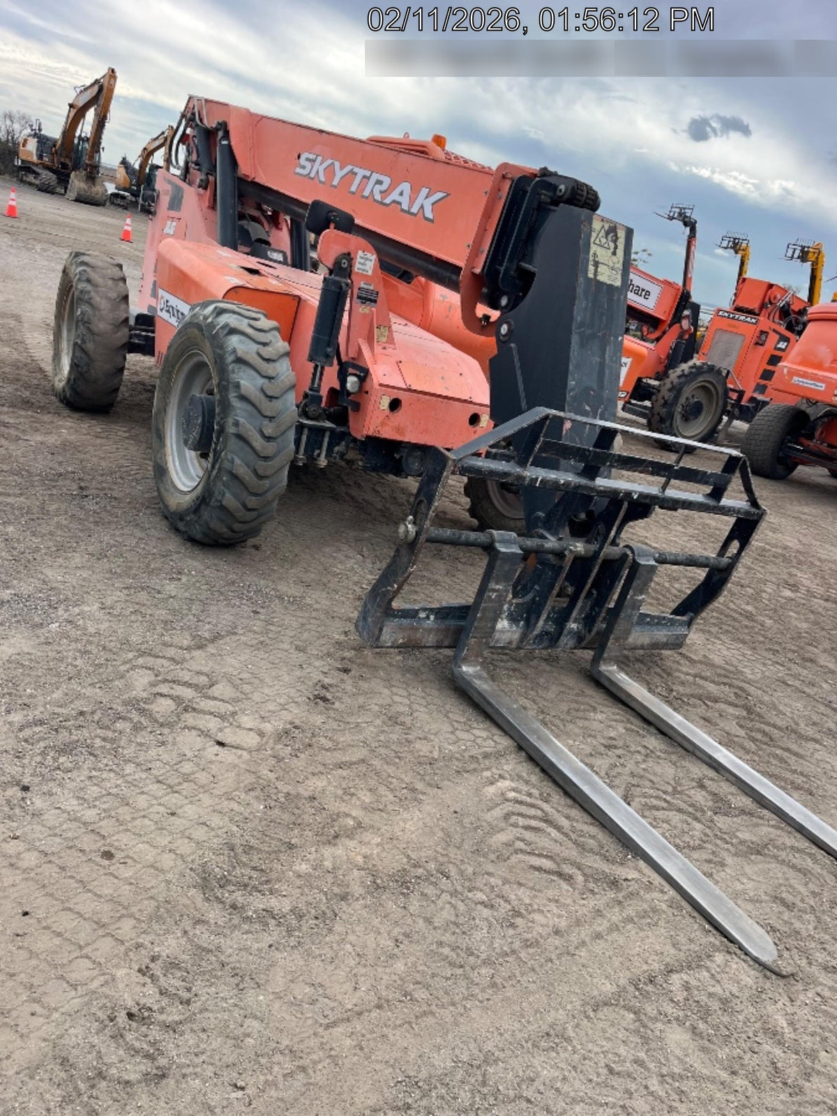 2017 Skytrak 6042 42' REACH, PALLET FORKS, 6k, FOAM FILLED TIRES