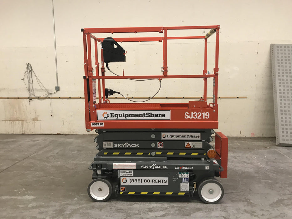 2020 Skyjack SJIII-3219 Solid NM Tires, Half height spring hinged entry gate, Dual Beacons, 800W Inverter
