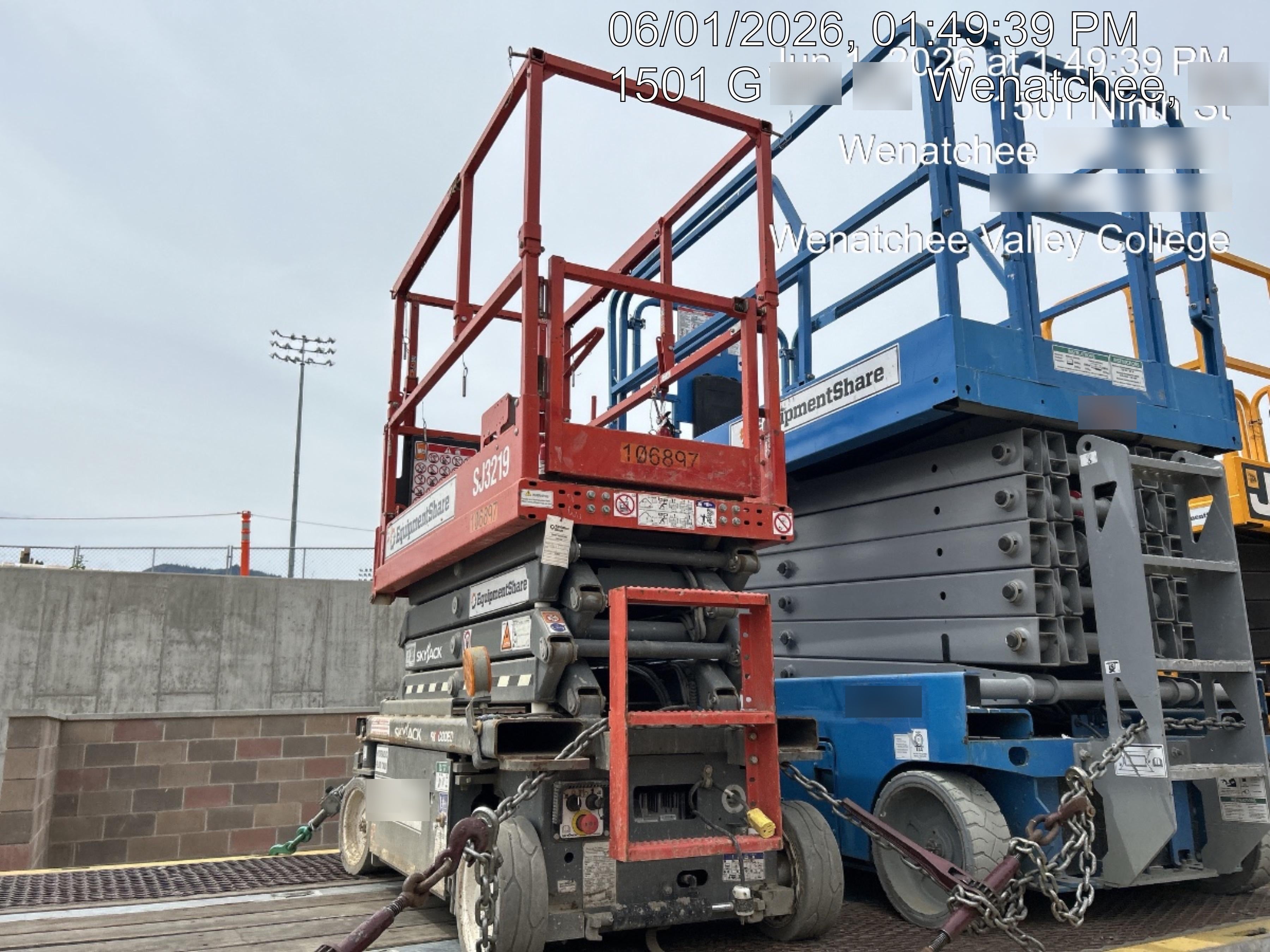 2020 Skyjack SJIII-3219 Solid NM Tires, Half height spring hinged entry gate, Dual Beacons, 800W Inverter