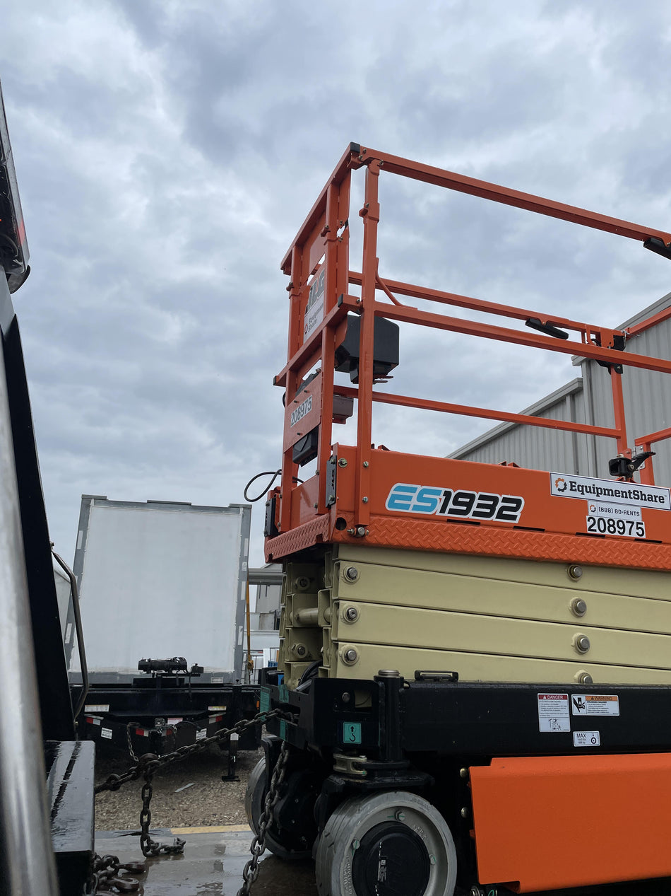 2022 JLG ES1932