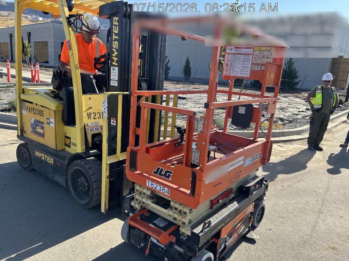 2021 JLG ES1330L