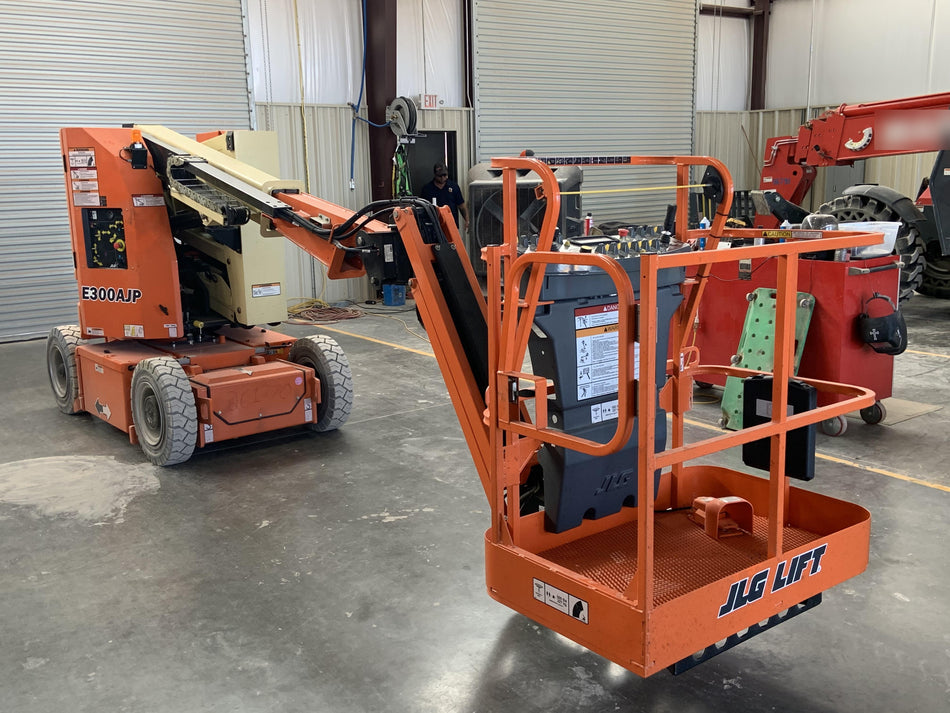 2019 JLG E300AJP