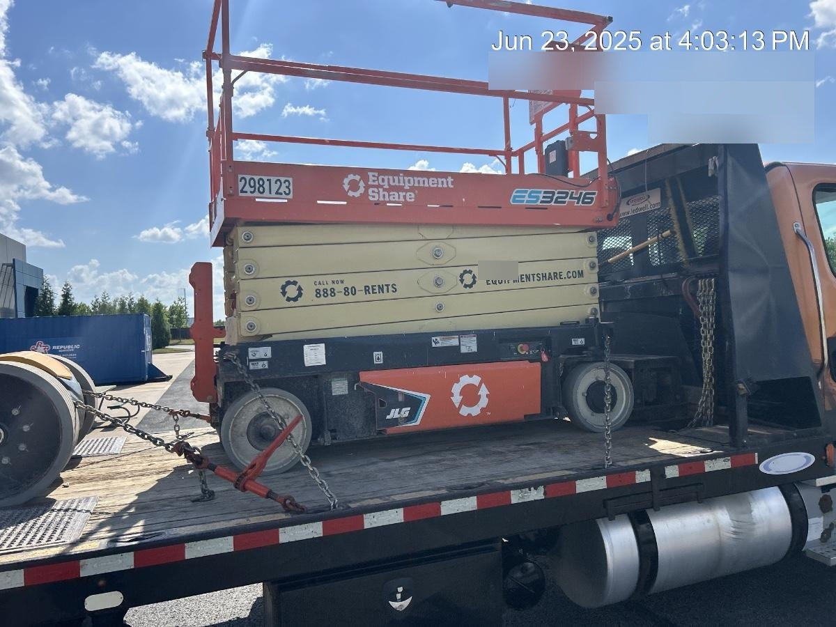 2023 JLG ES3246