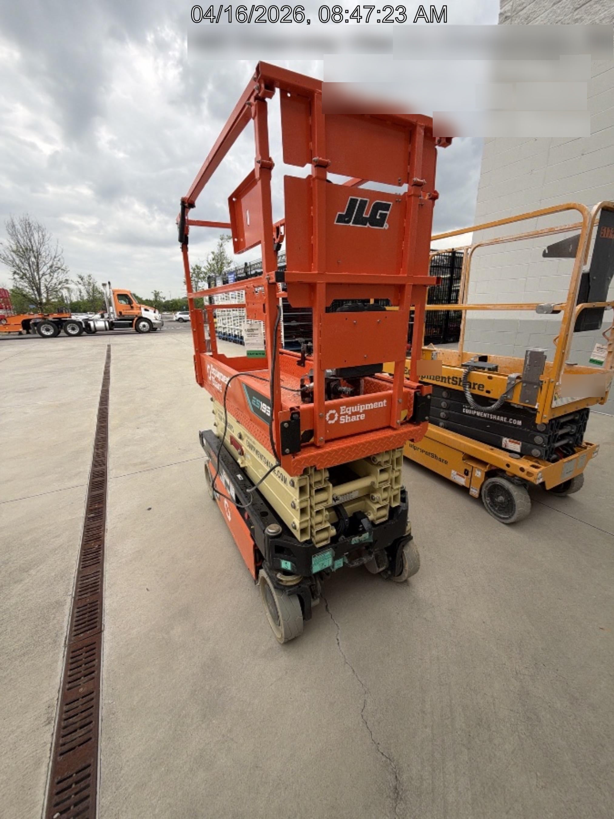 2025 JLG ES1932