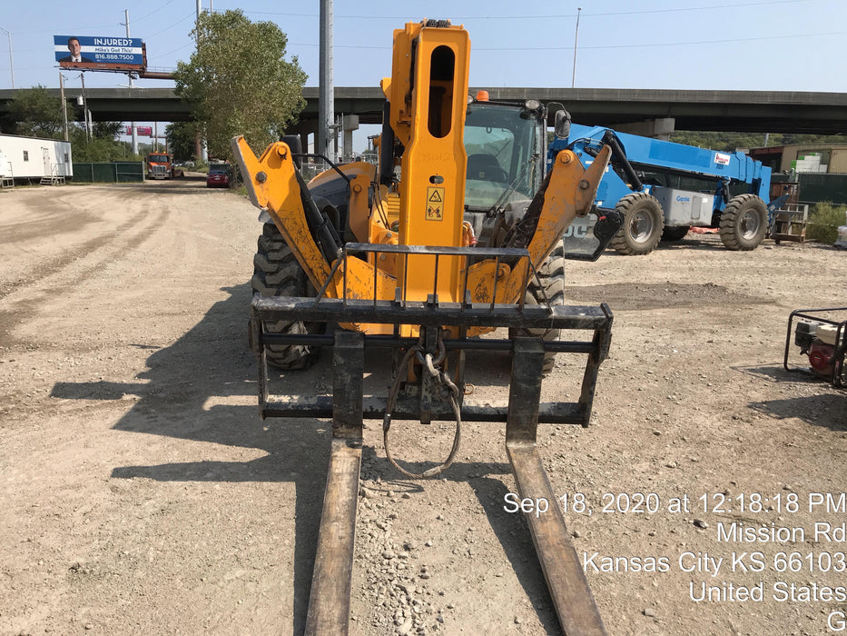 2019 JCB 512-56 Cab/Heat/Air, 109 HP, Solid Tires, STD Worklight, Beacon, Aux Hydraulics, Lifting Eye, Back up Alarm w/66" Carriage/60" Forks