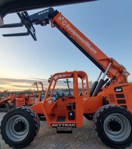 2022 SKYTRAK 8042