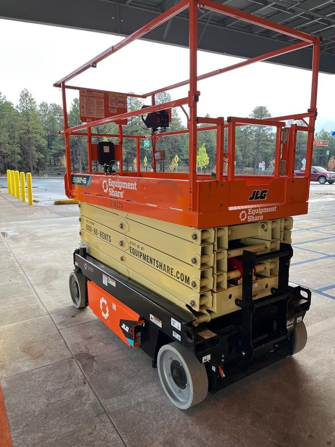 2025 JLG ES3246