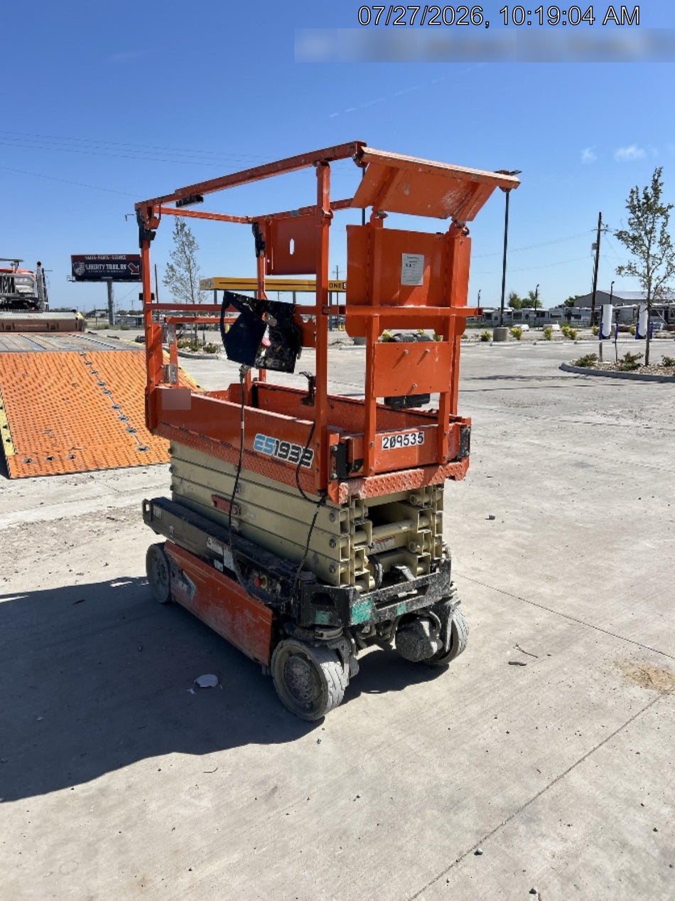2022 JLG ES1932