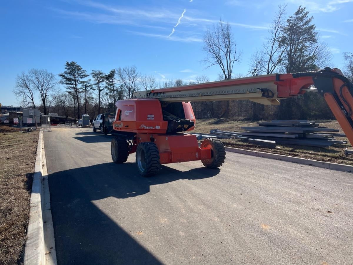 2022 JLG 660SJ