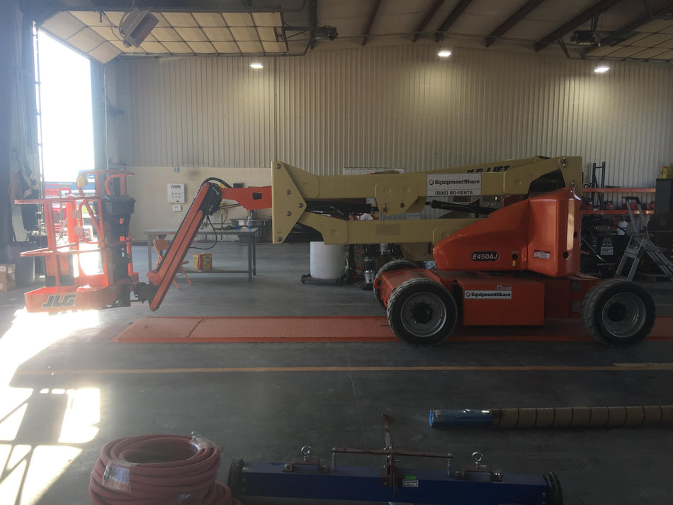 2019 JLG E450AJ