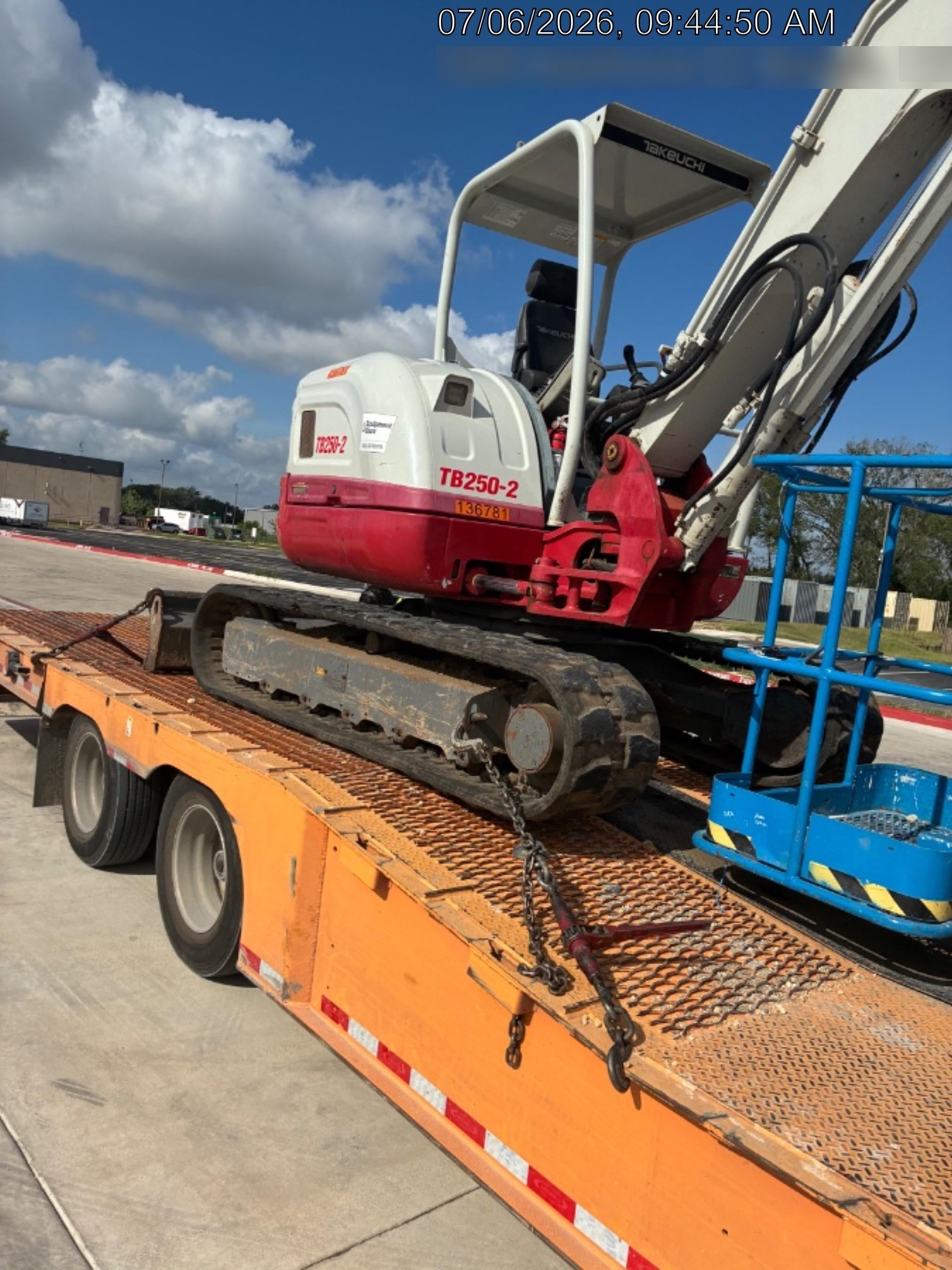 2021 TAKEUCHI TB250-2