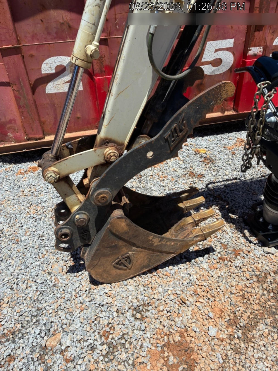 2022 TAKEUCHI TB235-2R