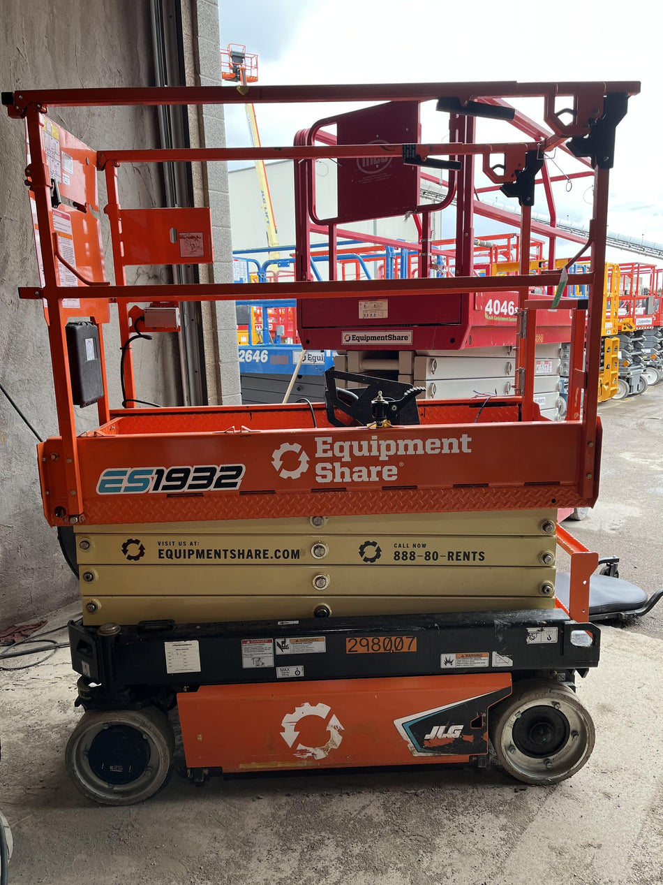 2023 JLG ES1932