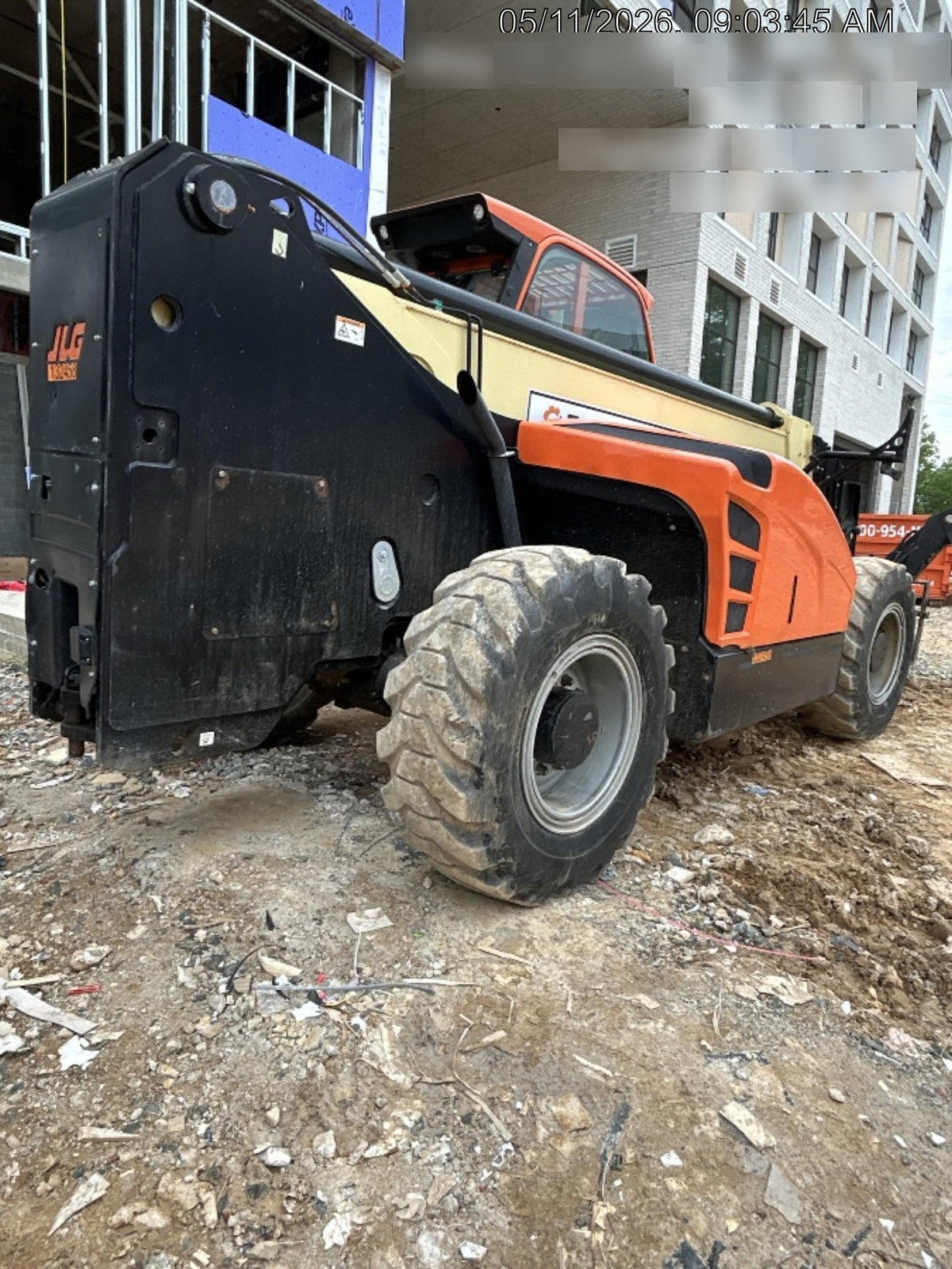 2021 JLG 1075