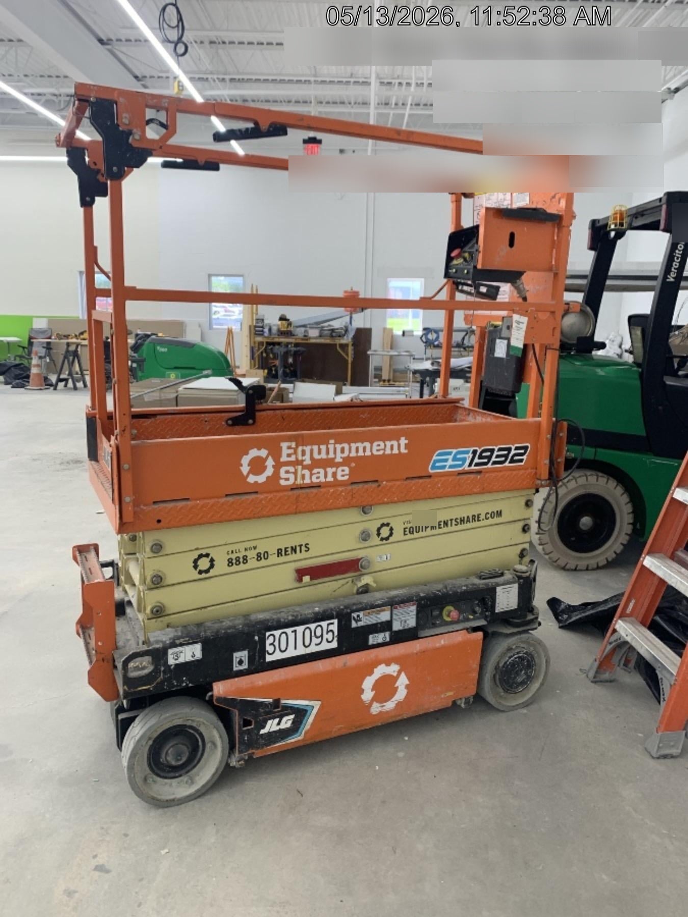 2023 JLG ES1932