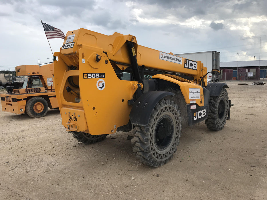 2019 JCB 509-42 Cab/Heat/Air, 74 HP, Solid Tires, STD Worklight, Beacon, Aux Hydraulics, Lifting Eye, Back up Alarm w/66" Carriage/60" Forks