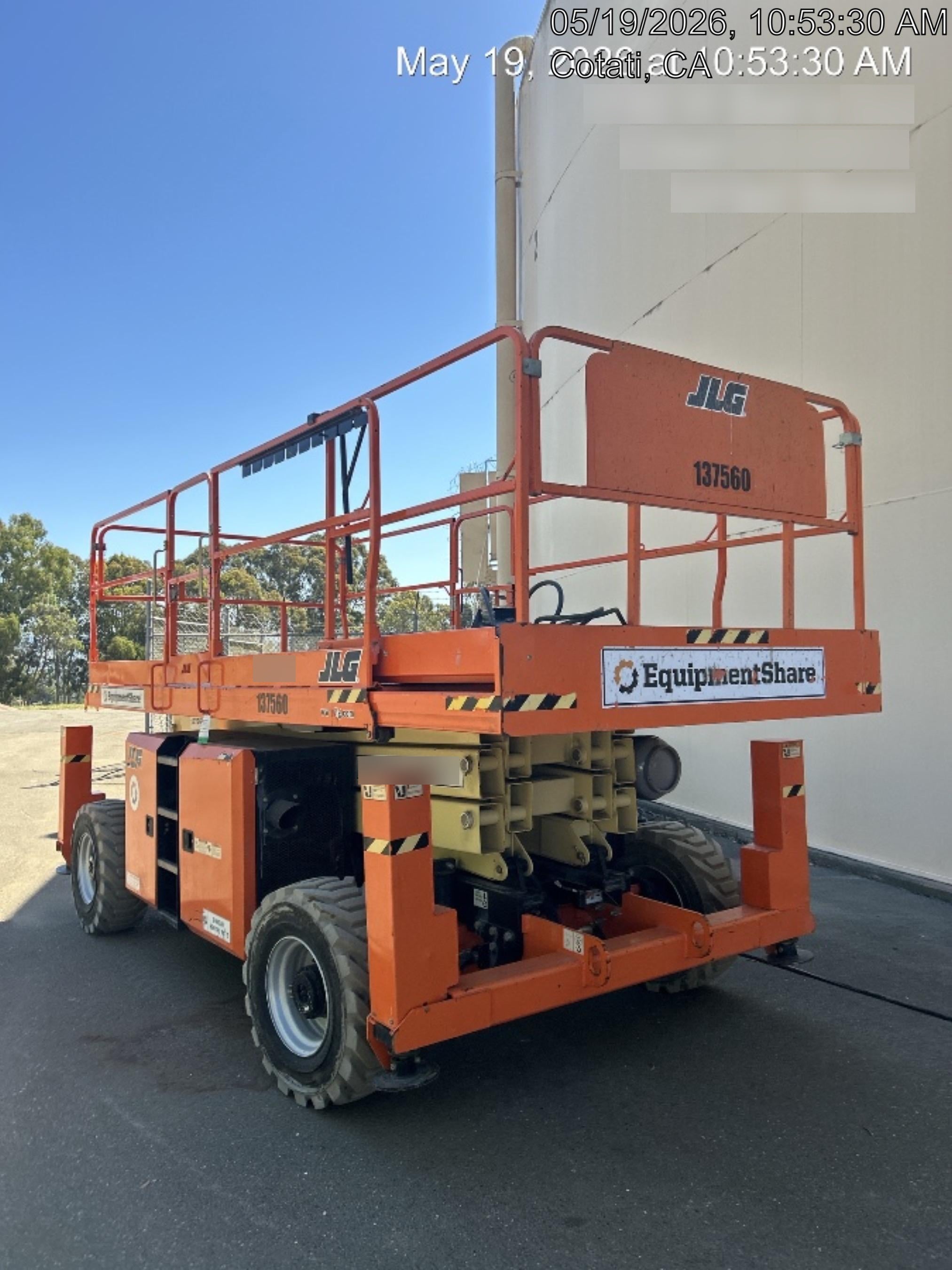 2021 JLG 330LRT