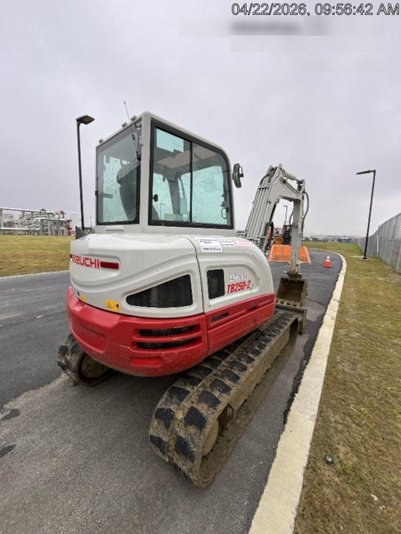 2024 TAKEUCHI TB250-2CR