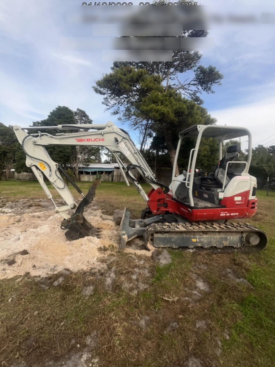 2025 TAKEUCHI 24" Bucket Takeuchi