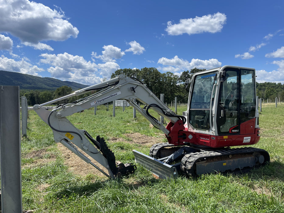 2021 TAKEUCHI TB250-2C