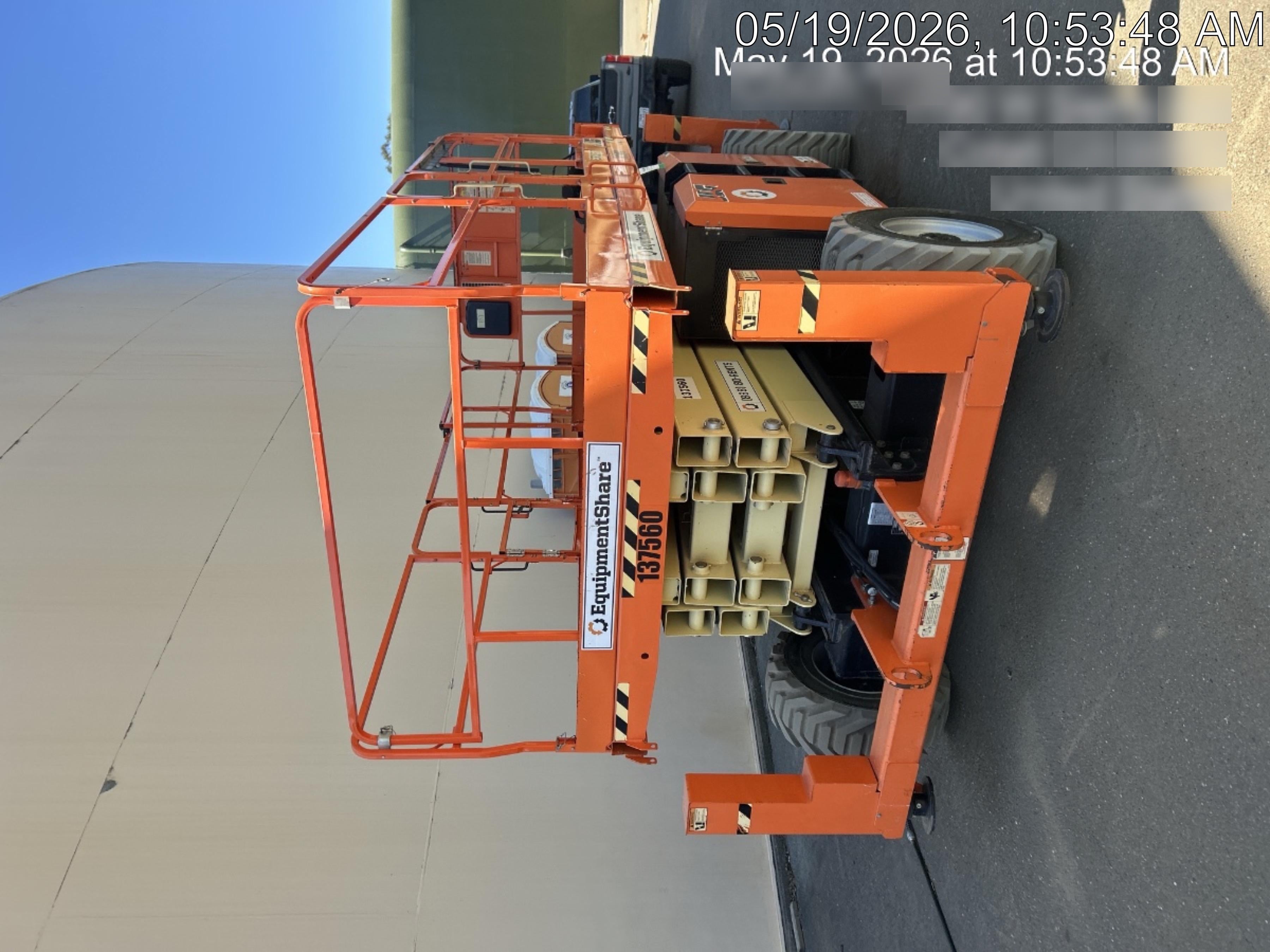 2021 JLG 330LRT