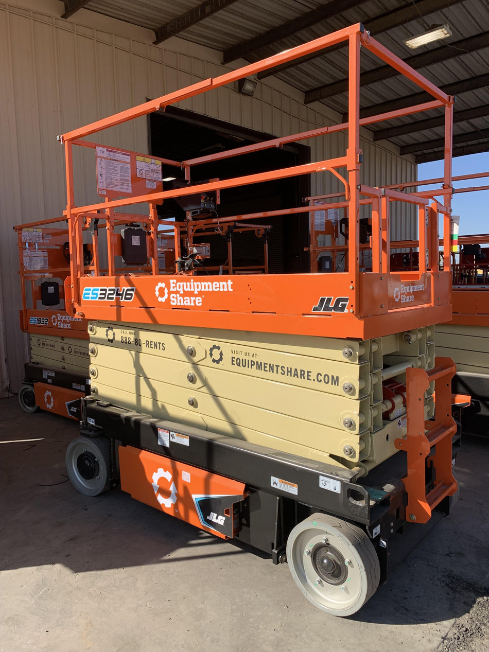 2022 JLG ES3246