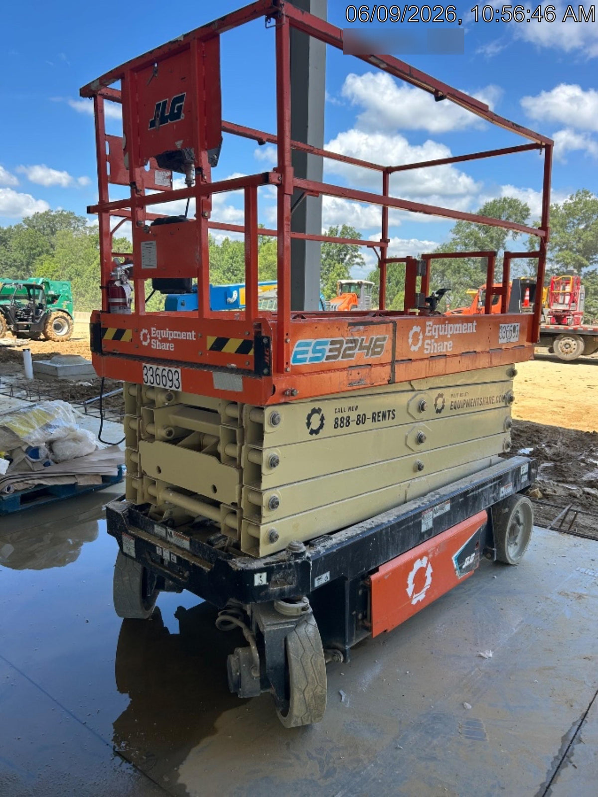 2023 JLG ES3246