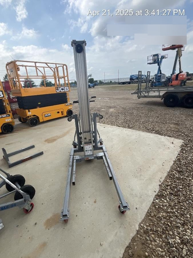 2023 GENIE SLC-24