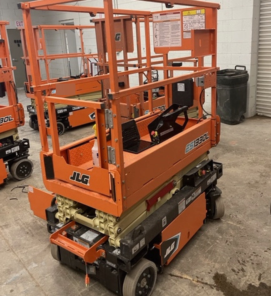 2022 JLG ES1330L