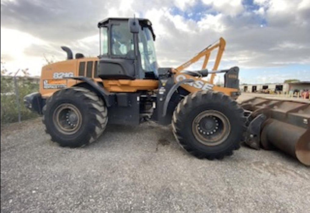 2018 Case 821G CLOSED CAB, 1 FUNCTION, JRB 418 STYLE HYD COUPLER