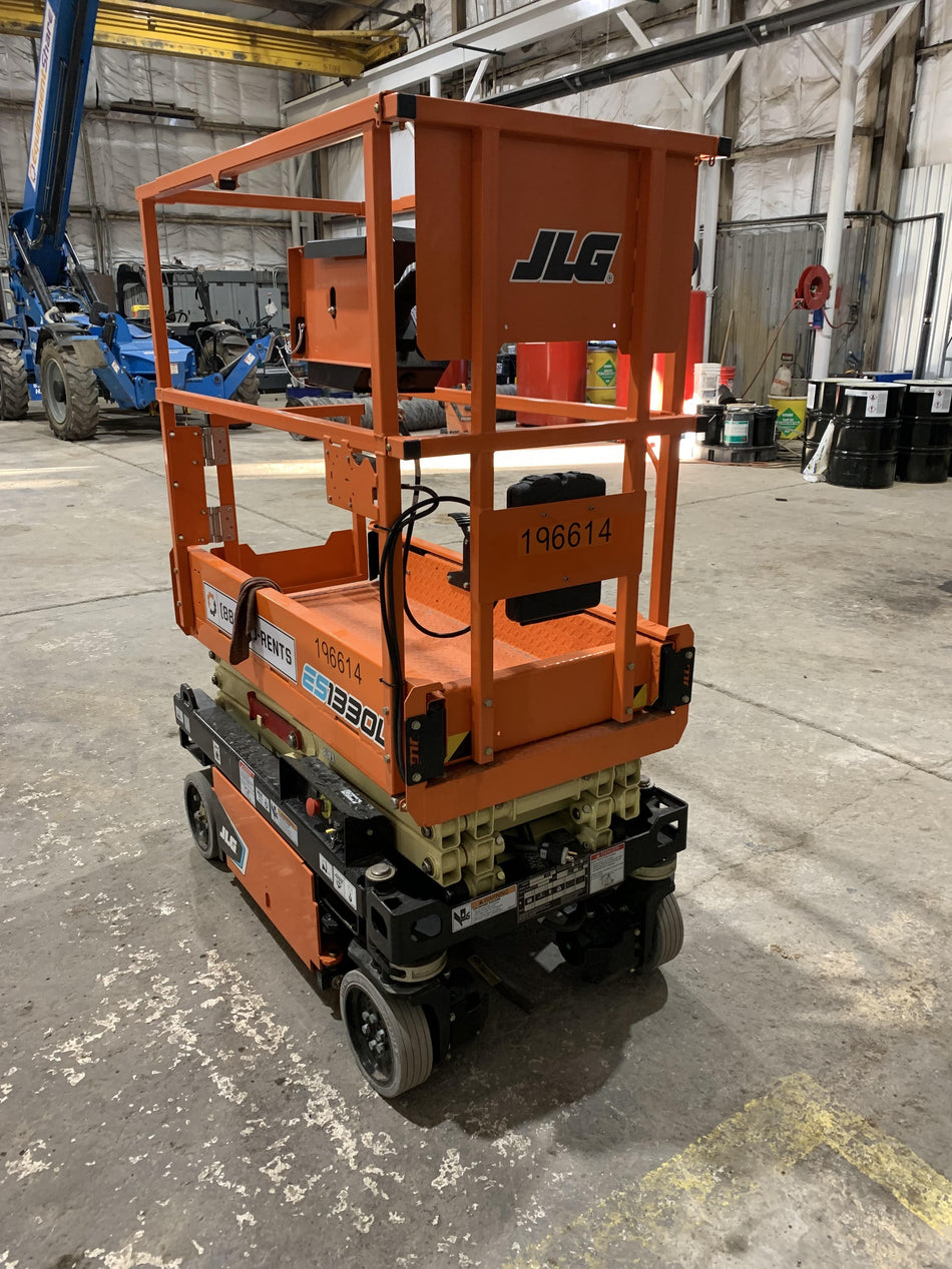 2021 JLG ES1330L